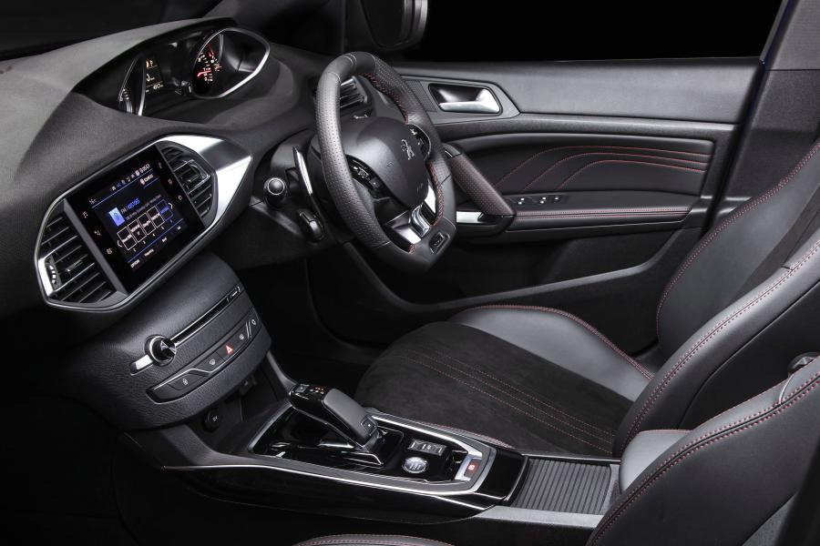 Интерьер Peugeot 308 GT 2019 года  (AU) (фото 15 из 17)